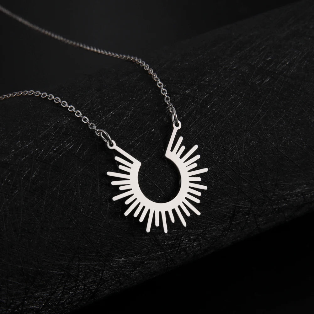 Skyrim Fashion Sun Ray Pendent Necklace Women Stainless Steel Chain Necklaces Bohemian Neck Jewelry Gifts for Friends 2025 New