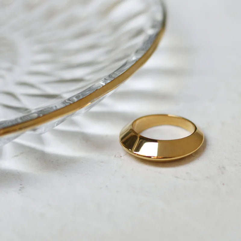 Vintage 18k Gold Wedding Rings for Girl Couple Circle Hollow Flower Heart Men's Ring Stainless Steel Prom Jewelry for Women Gift