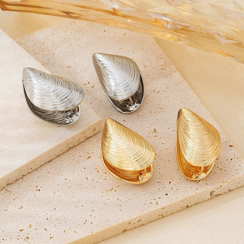 Exquisite alloy Vintage Shell Pattern Stud Earrings for Women Punk Texture Geometric Irregular Ear Buckle Jewelry Party Gift