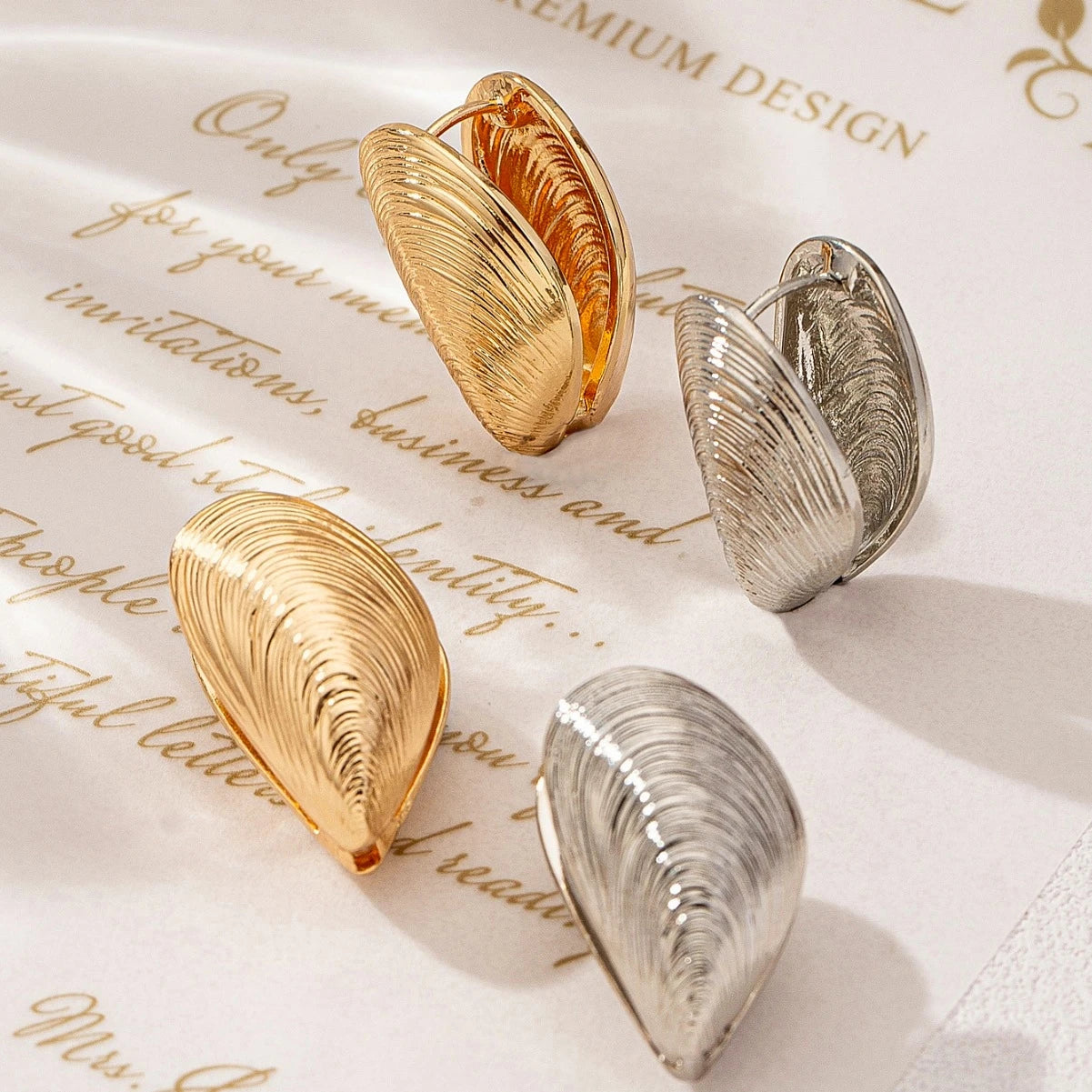 Exquisite alloy Vintage Shell Pattern Stud Earrings for Women Punk Texture Geometric Irregular Ear Buckle Jewelry Party Gift