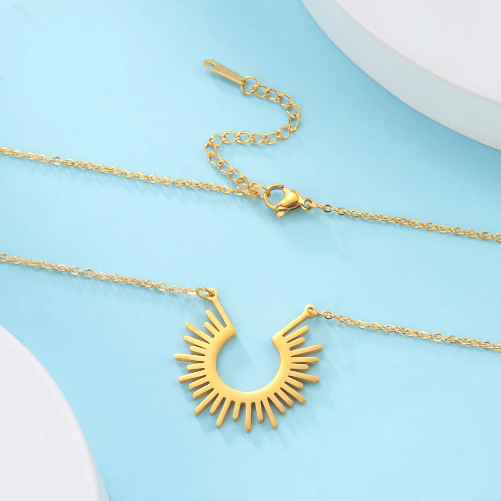 Skyrim Fashion Sun Ray Pendent Necklace Women Stainless Steel Chain Necklaces Bohemian Neck Jewelry Gifts for Friends 2025 New