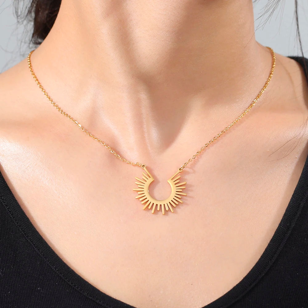 Skyrim Fashion Sun Ray Pendent Necklace Women Stainless Steel Chain Necklaces Bohemian Neck Jewelry Gifts for Friends 2025 New