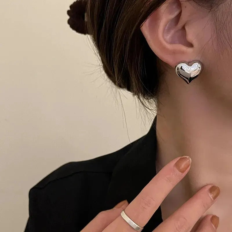 Woman's Dainty Love Heart Shape Earrings Stud Gold Silver Color Metal Earrings Ins Simple Design Daily Jewelry Girl Gift