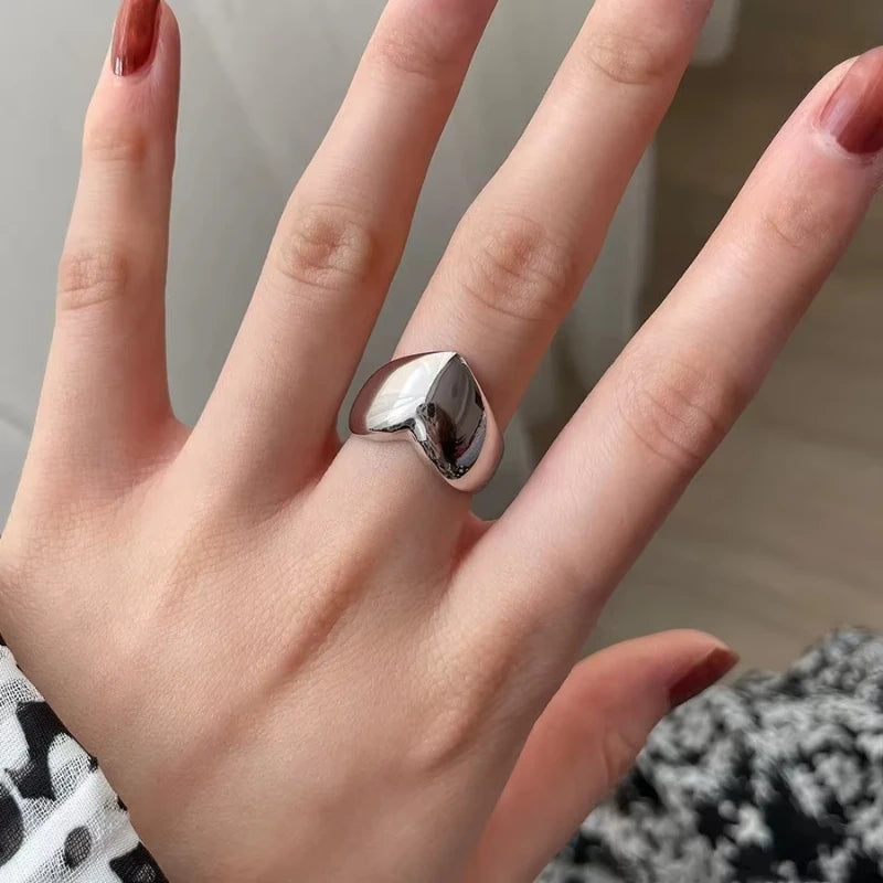 XIYANlKE Silver color Trend creativeNew Love Heart shaped Gold Ring LightLuxury Metallic Texture Girls jewelryCouple