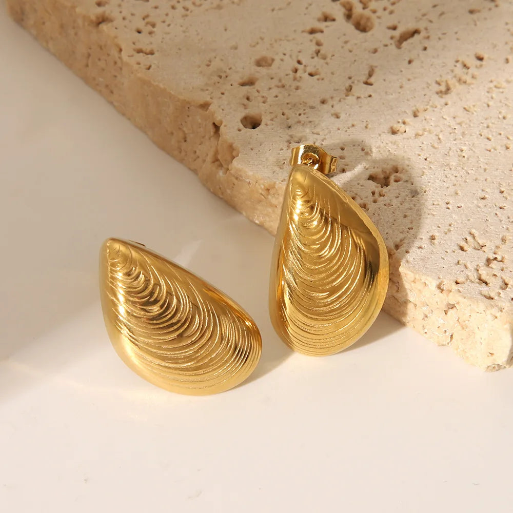 Exquisite alloy Vintage Shell Pattern Stud Earrings for Women Punk Texture Geometric Irregular Ear Buckle Jewelry Party Gift