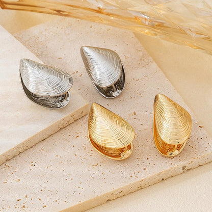 Exquisite alloy Vintage Shell Pattern Stud Earrings for Women Punk Texture Geometric Irregular Ear Buckle Jewelry Party Gift