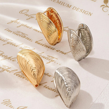 Exquisite alloy Vintage Shell Pattern Stud Earrings for Women Punk Texture Geometric Irregular Ear Buckle Jewelry Party Gift