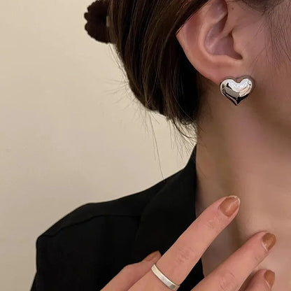 Woman's Dainty Love Heart Shape Earrings Stud Gold Silver Color Metal Earrings Ins Simple Design Daily Jewelry Girl Gift